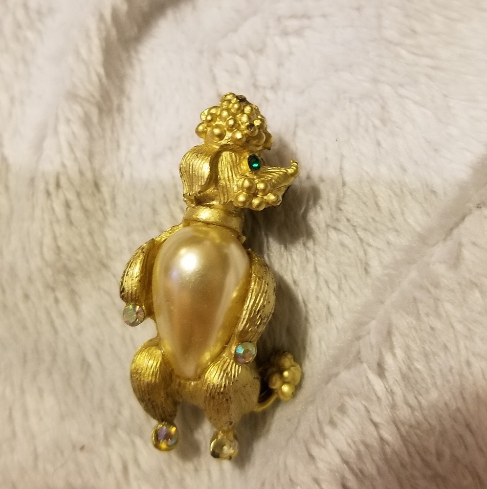 2 brooches